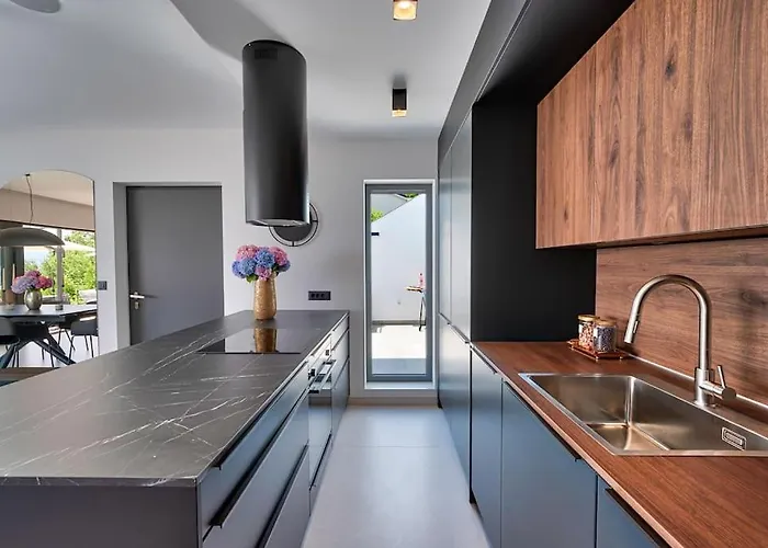 Casa Marta With Pool And Sea View Вилла *